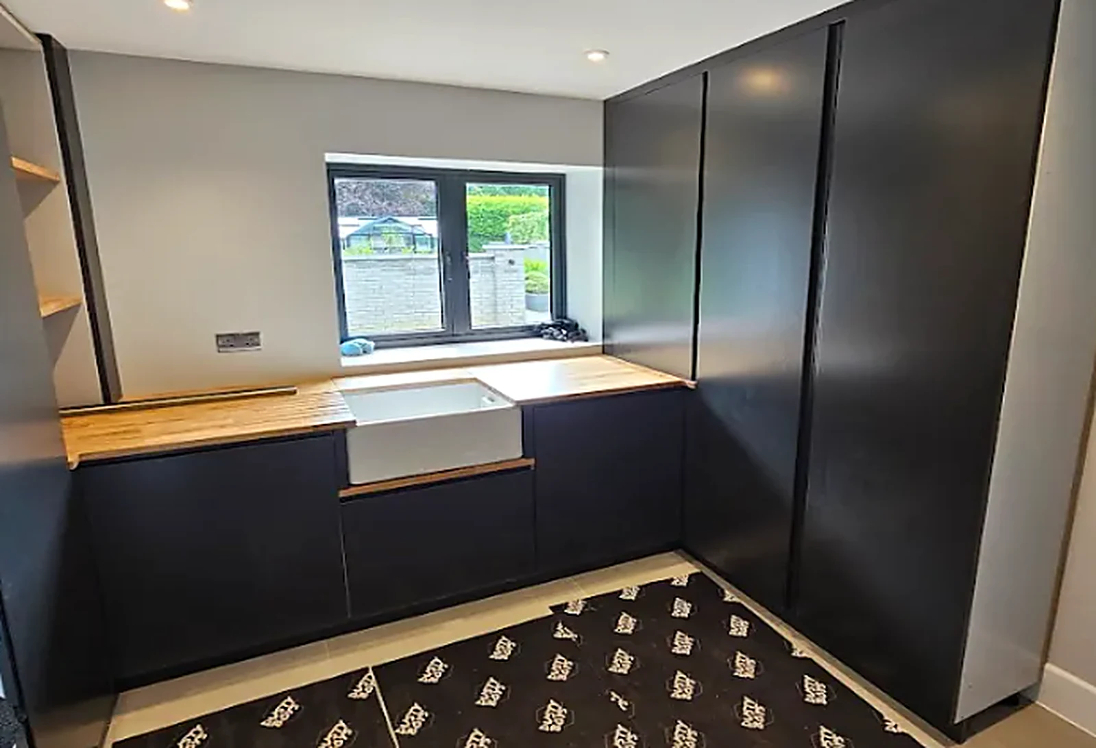 Graphite Utility with Butler Sink